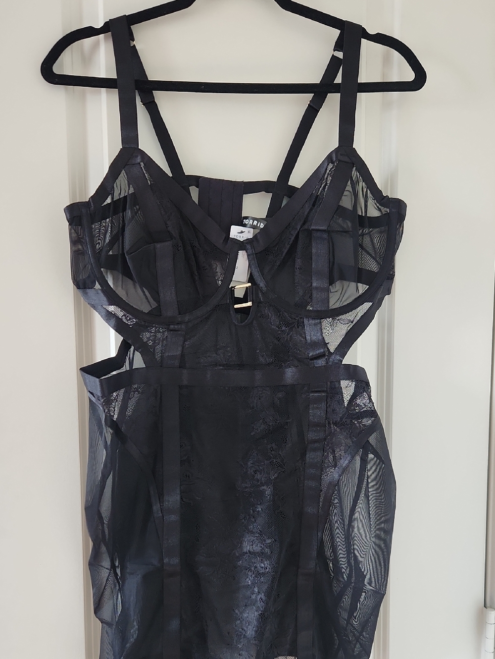 torrid Mob Wife Strappy Underwire Lace Chemise